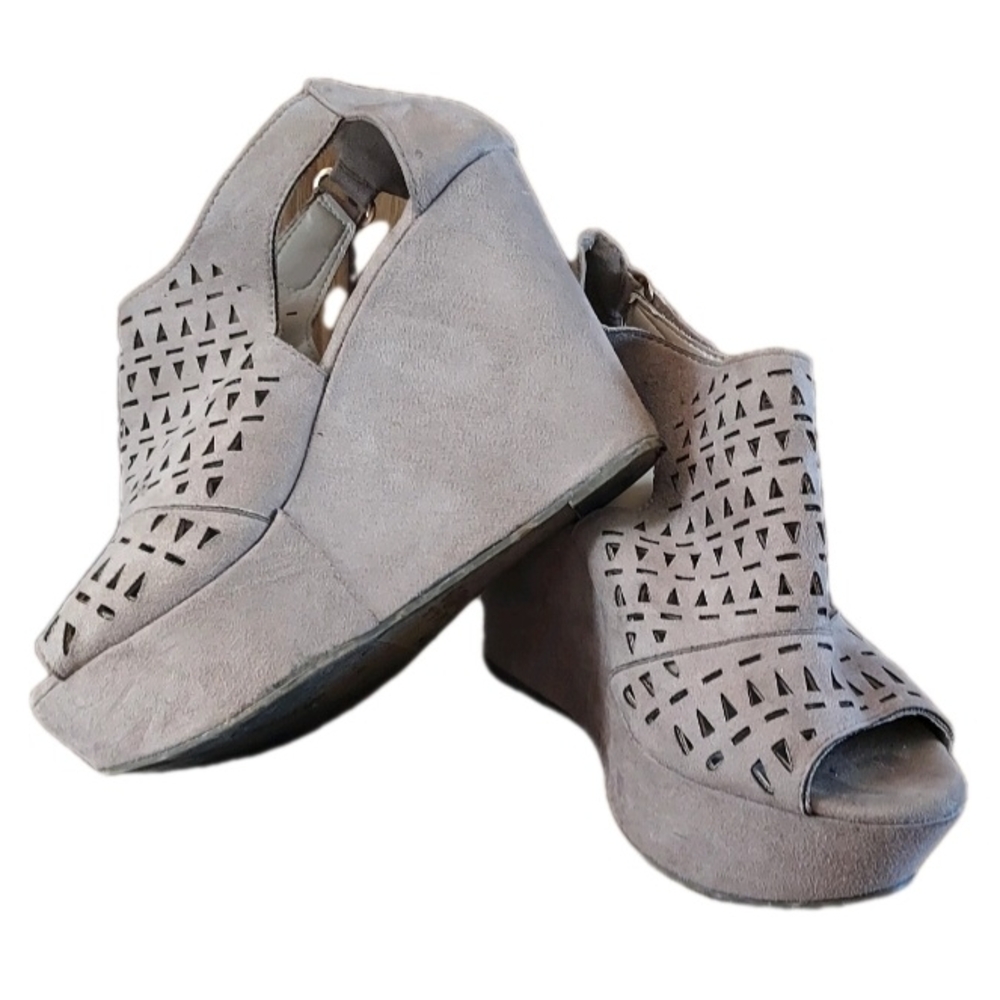 Women's Size 8 Vegan Suede Toupe Wedges